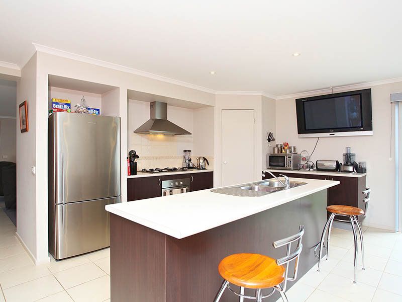 66 Tenterfield Drive, Burnside Heights - Thumbnail 3