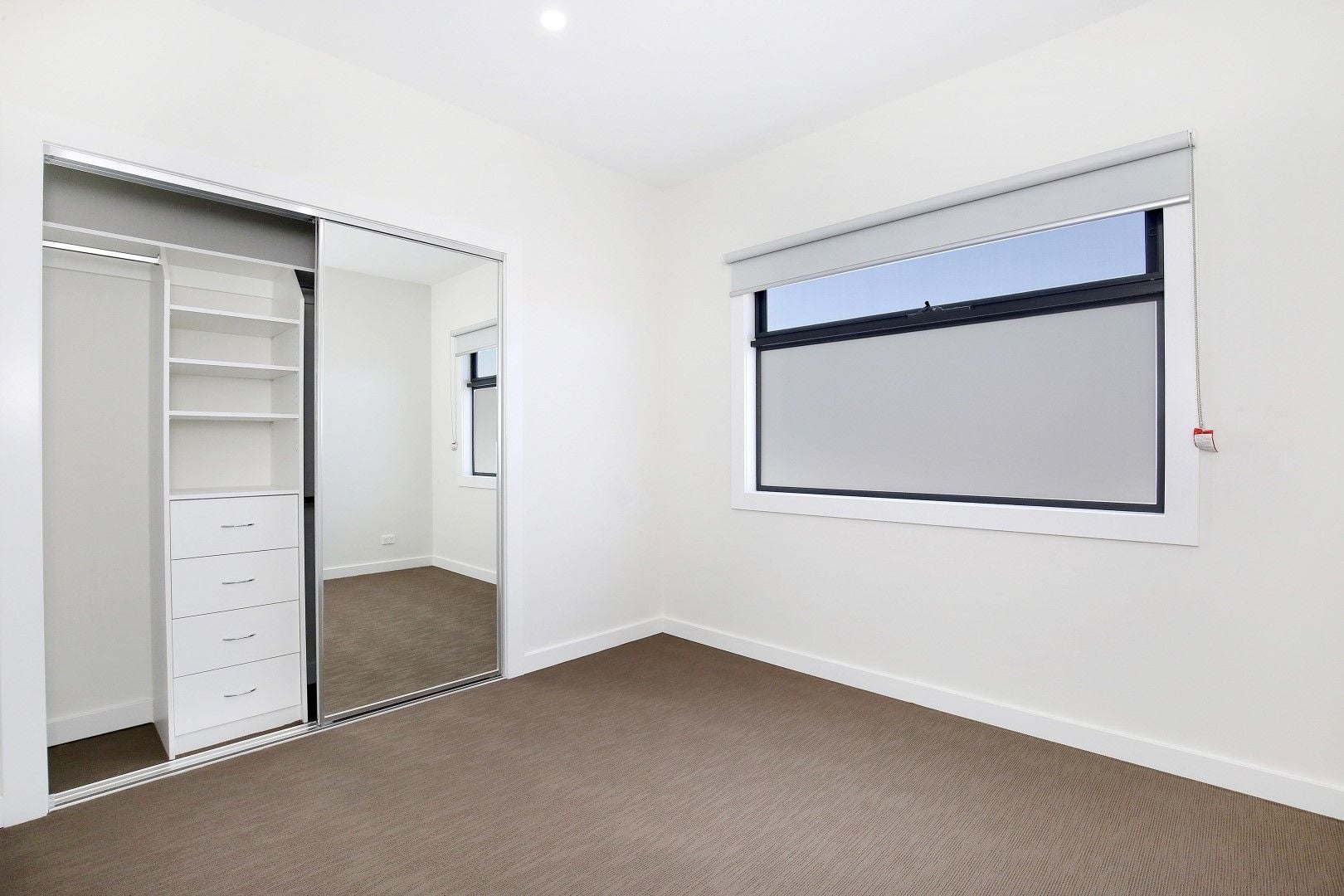 MODERN FULLY FURNISHED TOWNHOUSE
