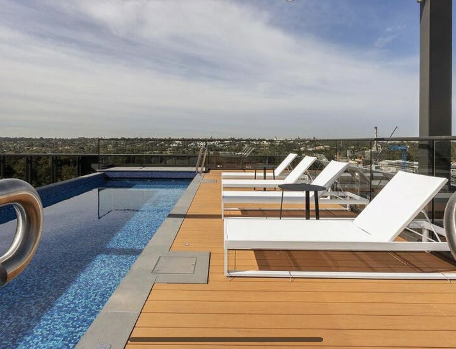 LUXURY LIVING APARTMENT