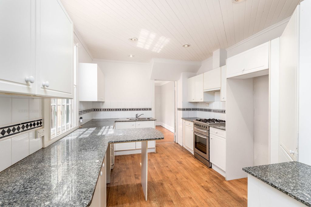 GRAND HOME IN GREAT LOCATION