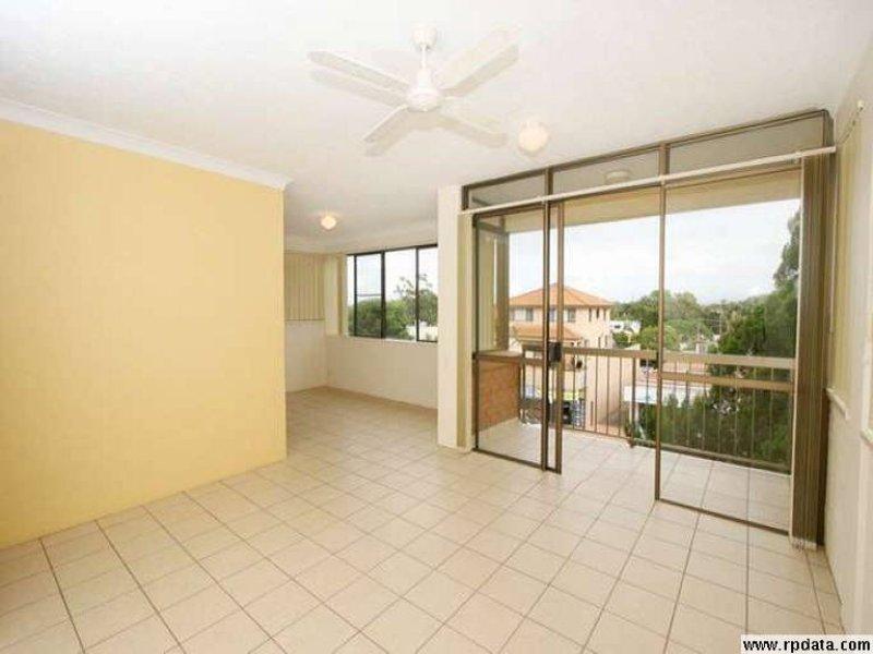 5/73 Landsborough Parade GOLDEN BEACH QLD, Golden Beach - Thumbnail 2