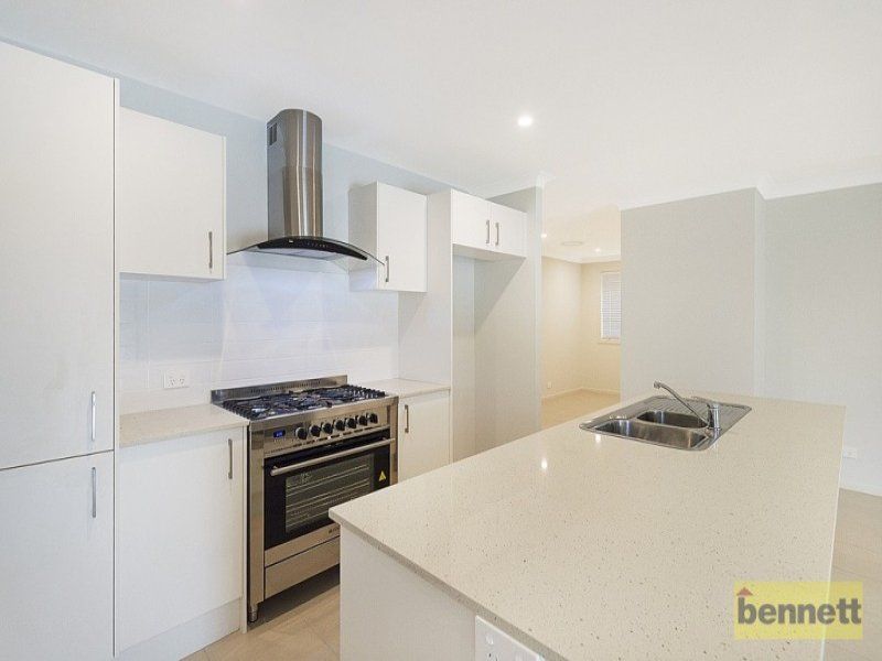 13 Sugarloaf Crescent, Colebee - Thumbnail 3