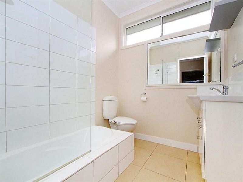 SPACIOUS 3 BEDROOM HOUSE