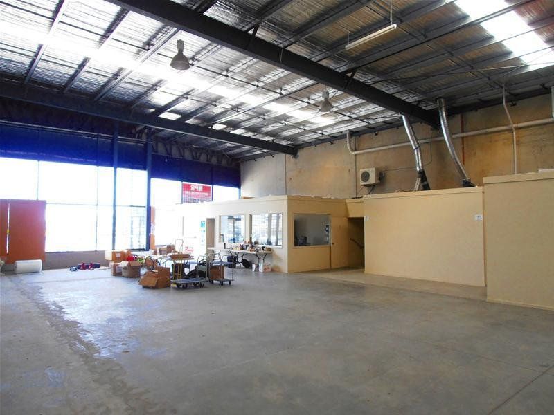 OFFICE/WAREHOUSE/SHOWROOM!!