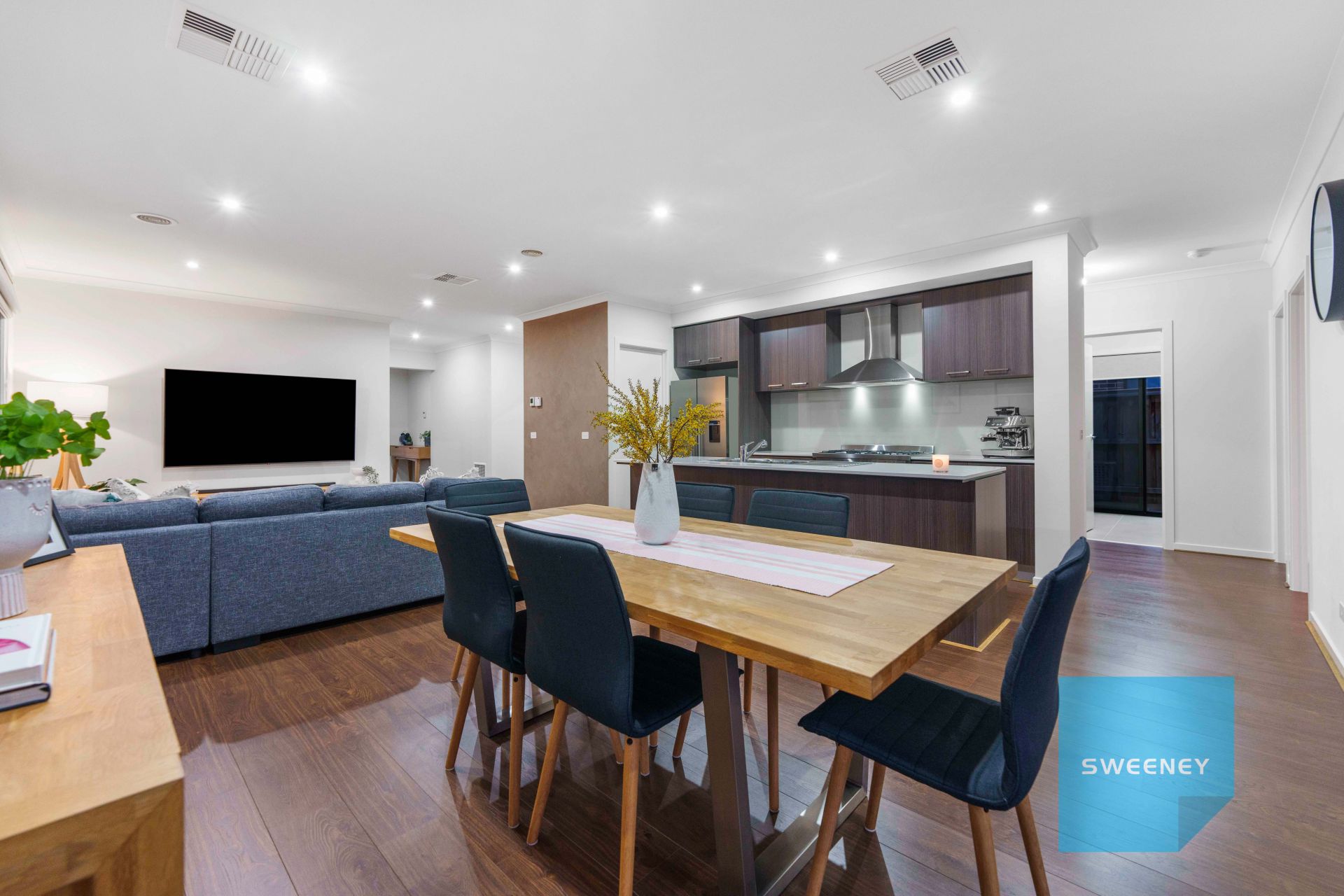 28 Springlands Crescent, Fraser Rise - Thumbnail 6