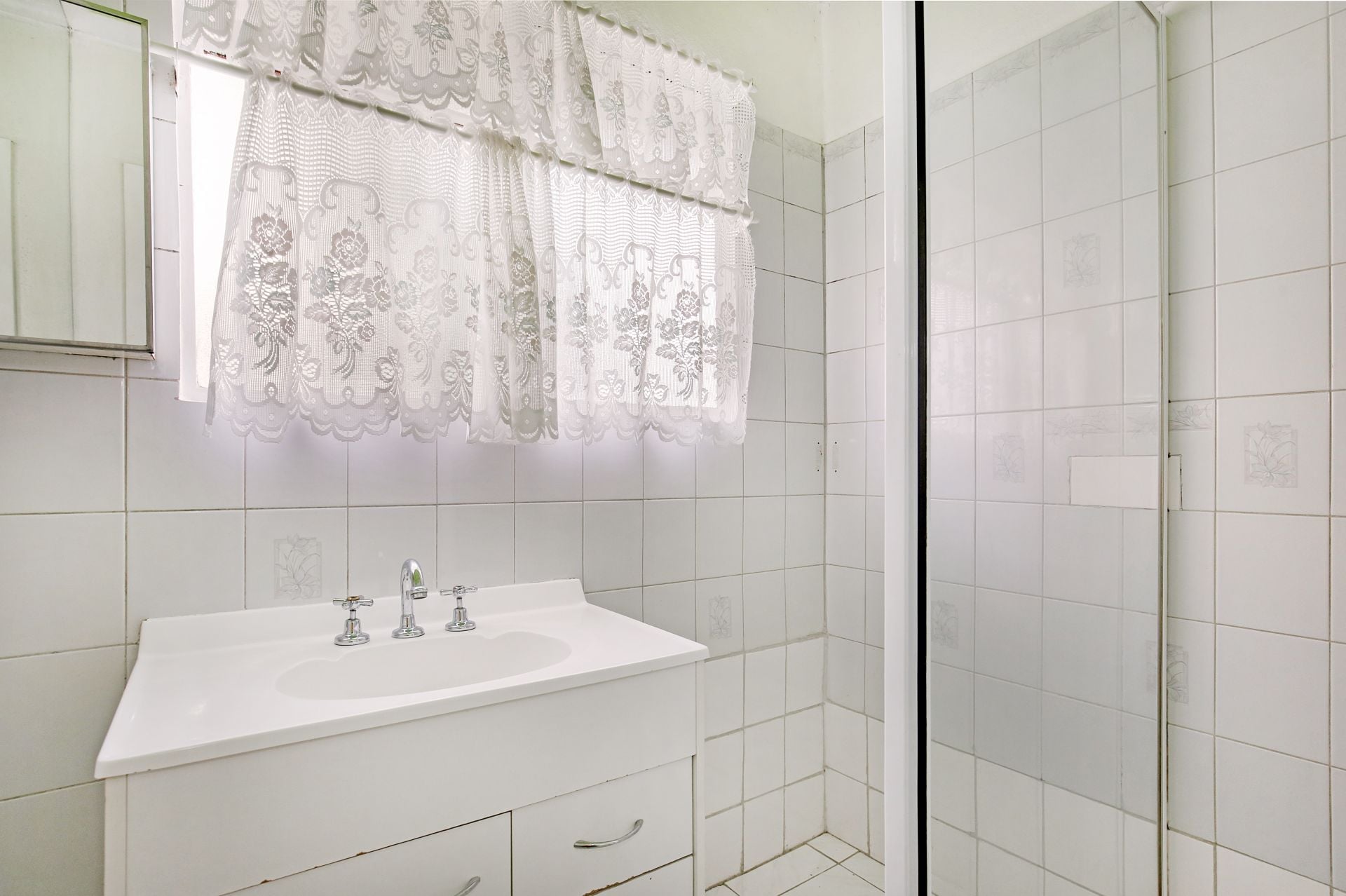 3 Bedroom - Perfect Location - Close to everything !