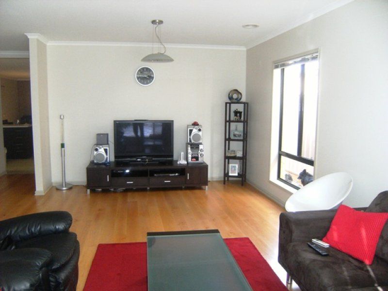 8 Braeside Walk, Caroline Springs - Thumbnail 5