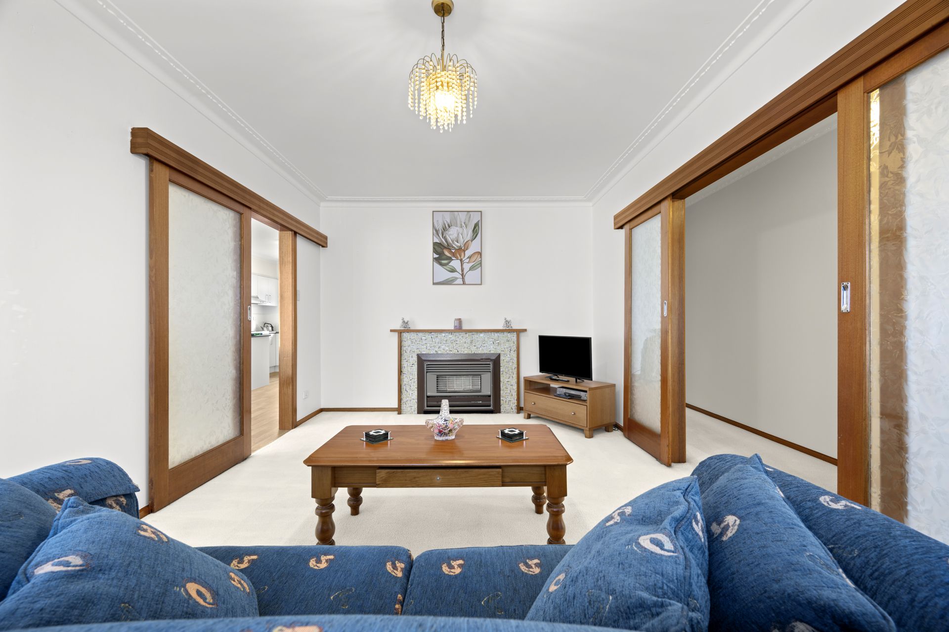 Light, Bright And Perfectly Presented!