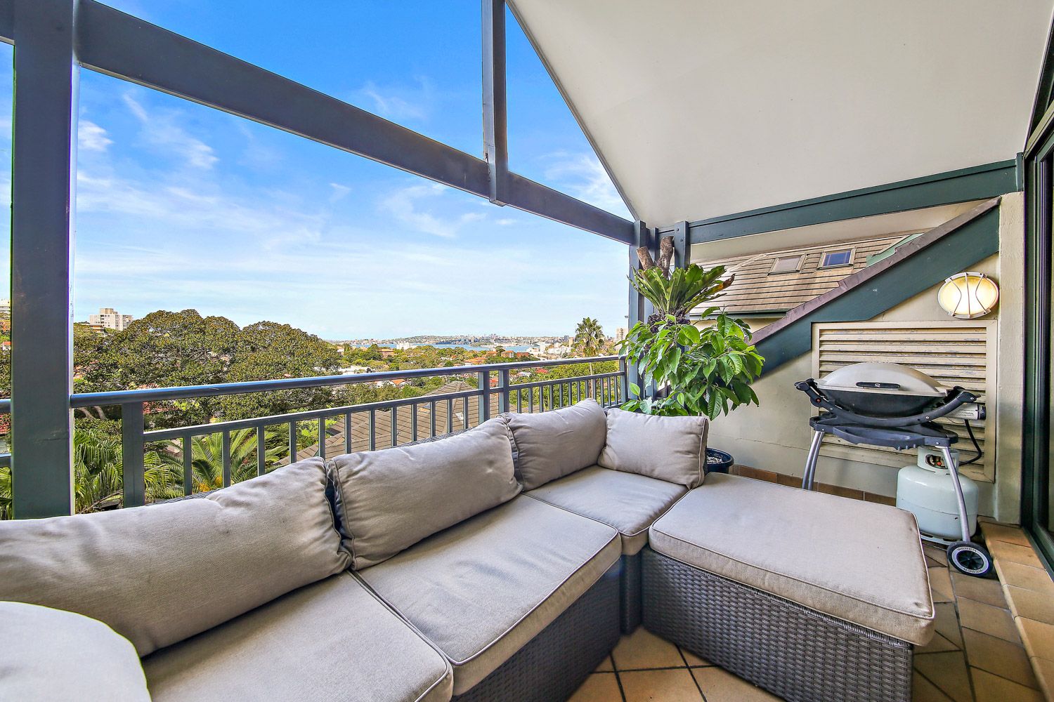 Furnished Executive Style City Retreat