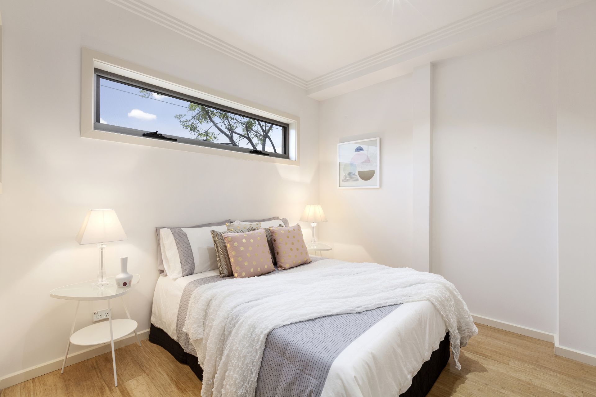 Thornbury Loft Style Apartment!
