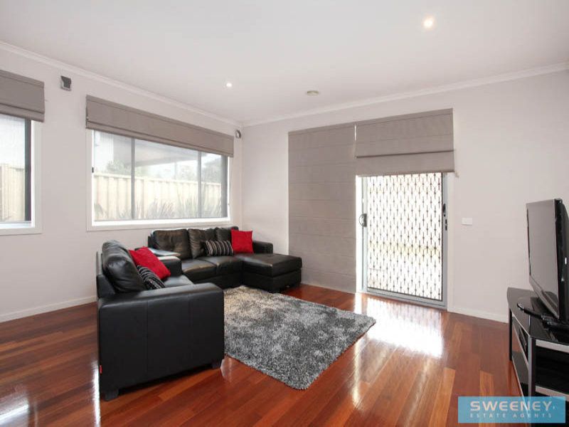 33 The Avenue, Caroline Springs - Thumbnail 5