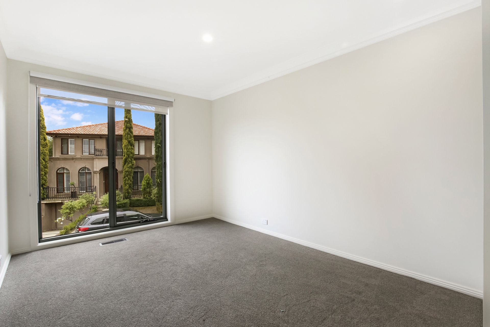 **APPLICATION APPROVED - 11/01/2022**Executive Family Luxury Living in Ivanhoe**