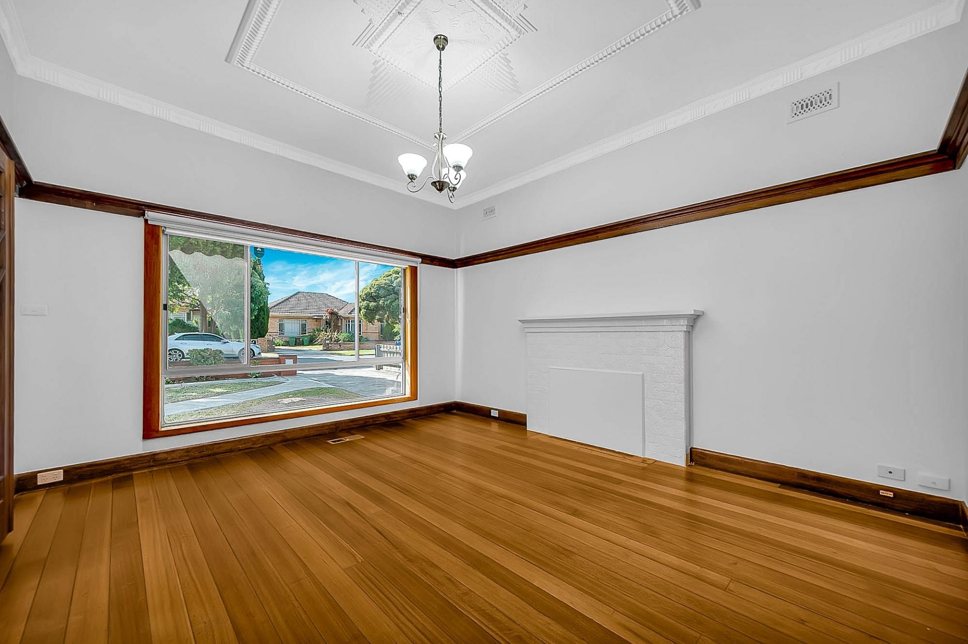 Warm and inviting family home!