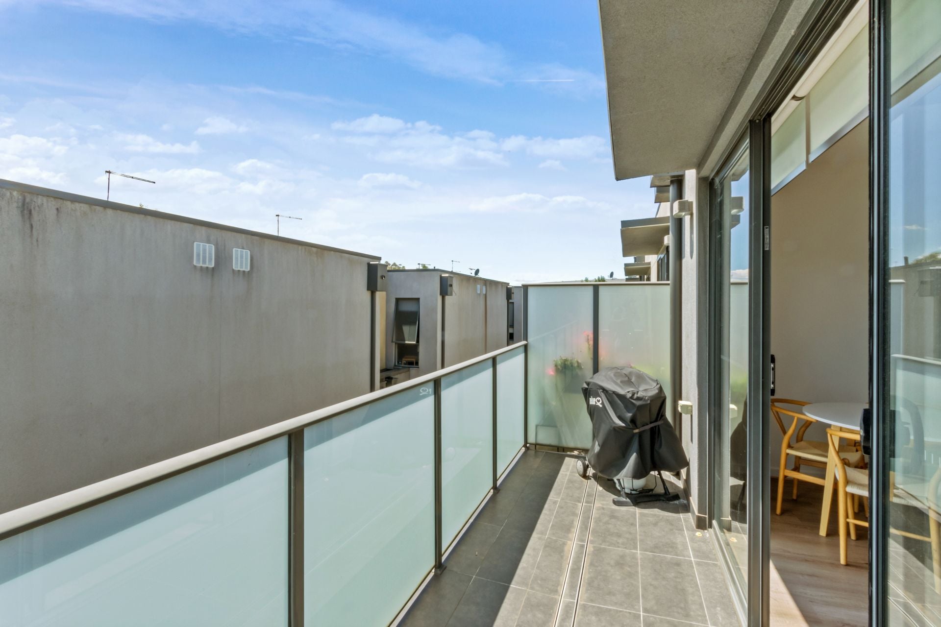 Stylish 2-Bedroom Townhouse in Melbourne's Trendy Inner North