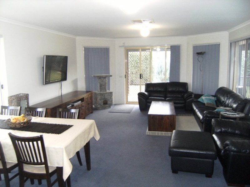 15 Abbington Crescent, Caroline Springs - Thumbnail 4