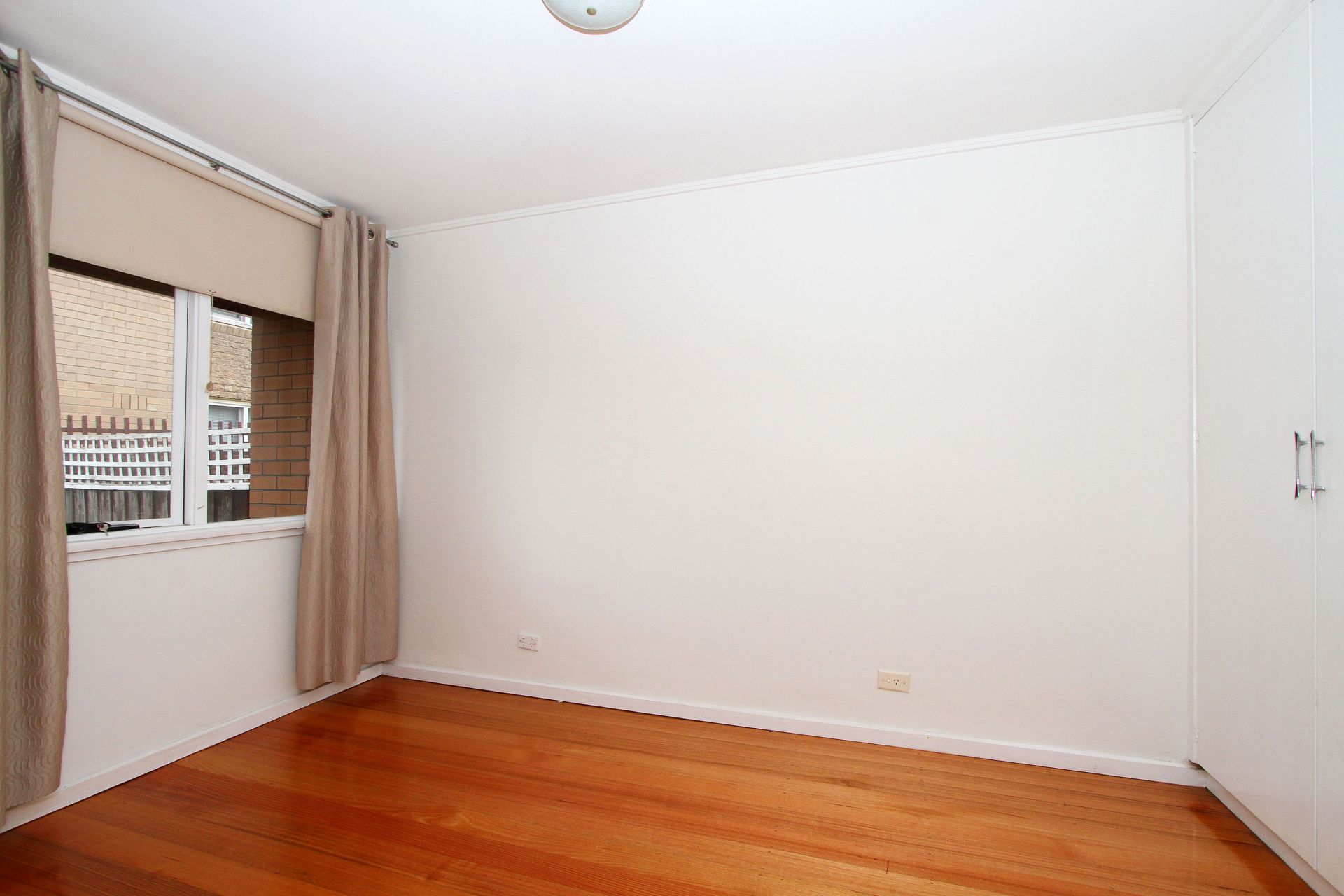 IMMACULATELY PRESENTED AND PERFECTLY SITUATED