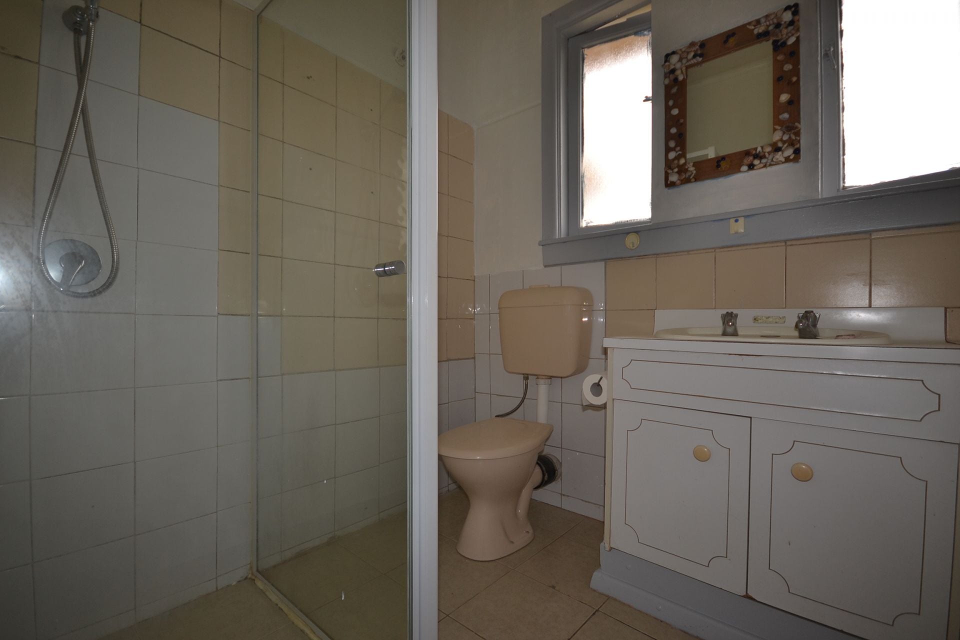 LARGE HOME IN A GREAT LOCATION