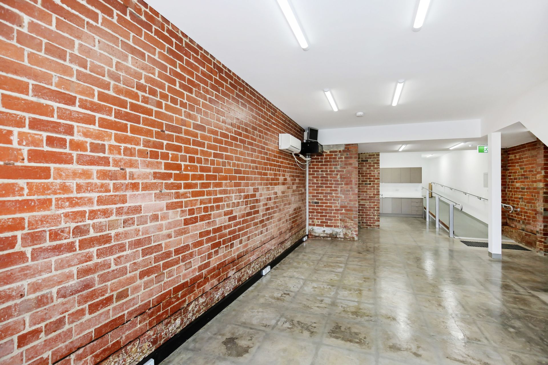 UNIQUE OFFICE SPACE!