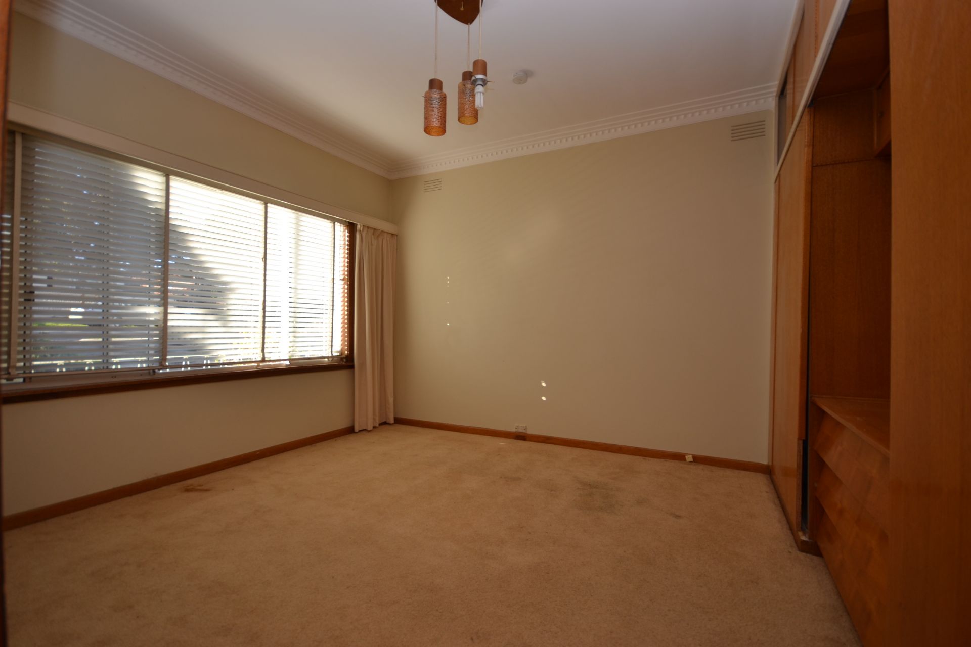 READY TO MOVE INTO NOW. GREAT VALUE AND WILL NOT LAST LONG AT THIS LOW PRICE