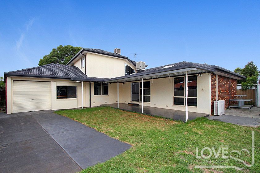 5 BEDROOM FAMILY HOME IN A PRIME LOCATION