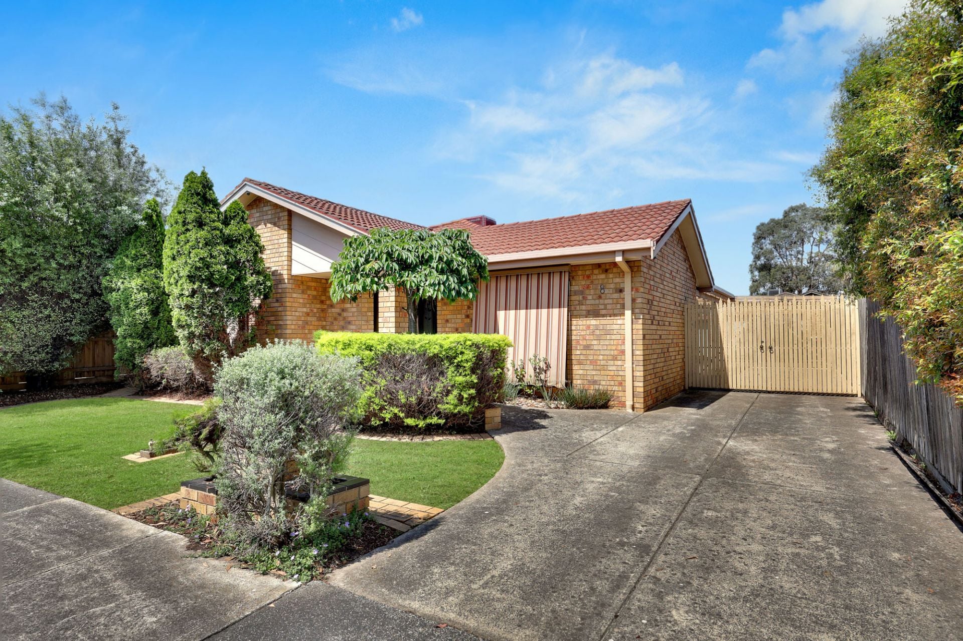 SPACIOUS FAMILY HOME WITH AMPLE PARKING AND MODERN UPDATES