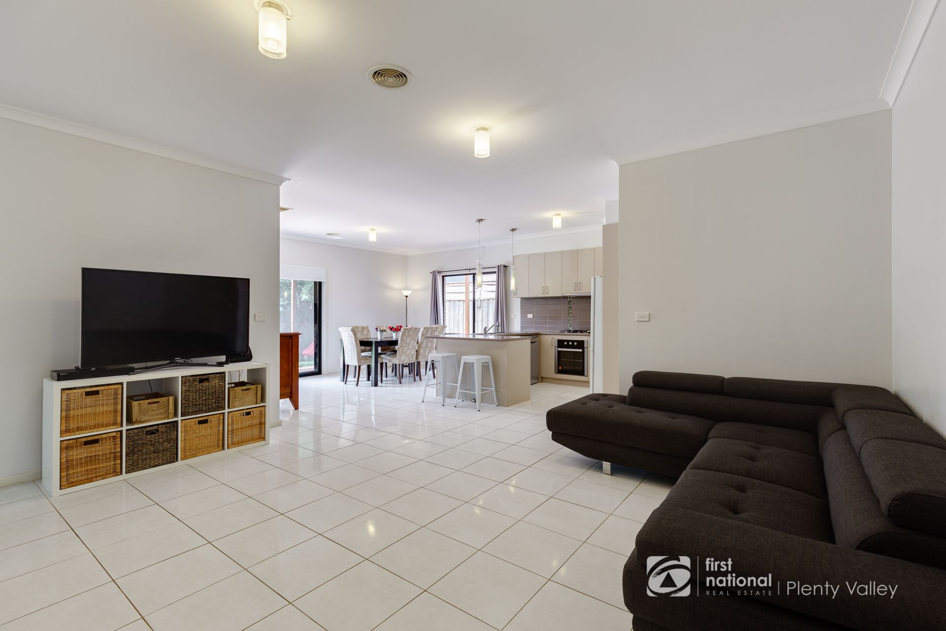 29 Chamonix Parade South Morang, South Morang - Thumbnail 4