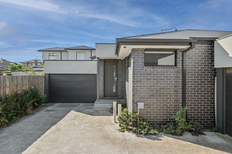 2/4 MacKey Street, Lalor