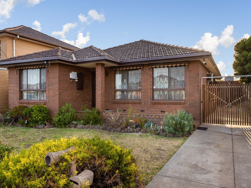 8 Edwards Drive, Altona Meadows - Thumbnail 2