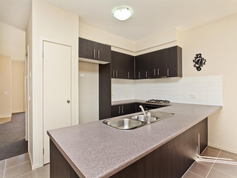 7 College Street, Caroline Springs - Thumbnail 3