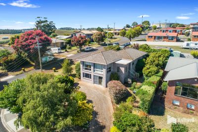 72 Sunbeam Crescent, East Devonport, East Devonport - Thumbnail 2