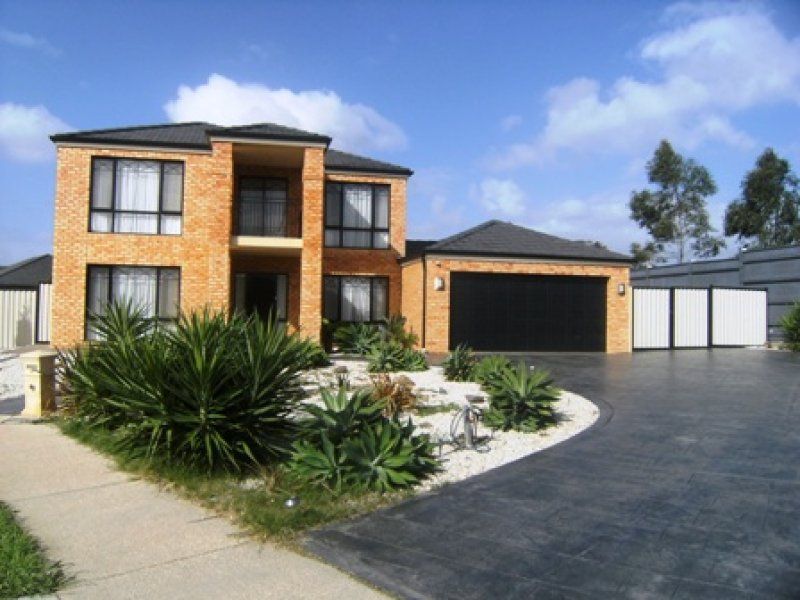 10 Waranga Close, Caroline Springs - Thumbnail 2