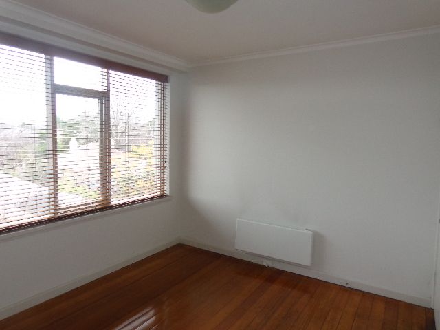 **Bright, sunny & fabulous location**