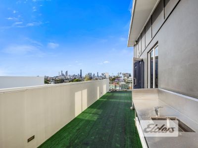 WOOLLOONGABBA OFFICE PENTHOUSE!