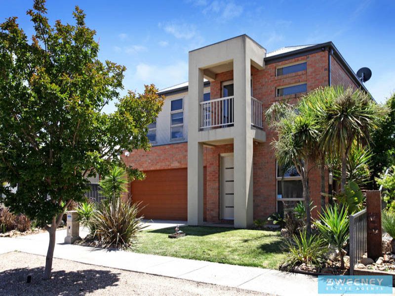16 Dickerson Way, Caroline Springs - Thumbnail 2