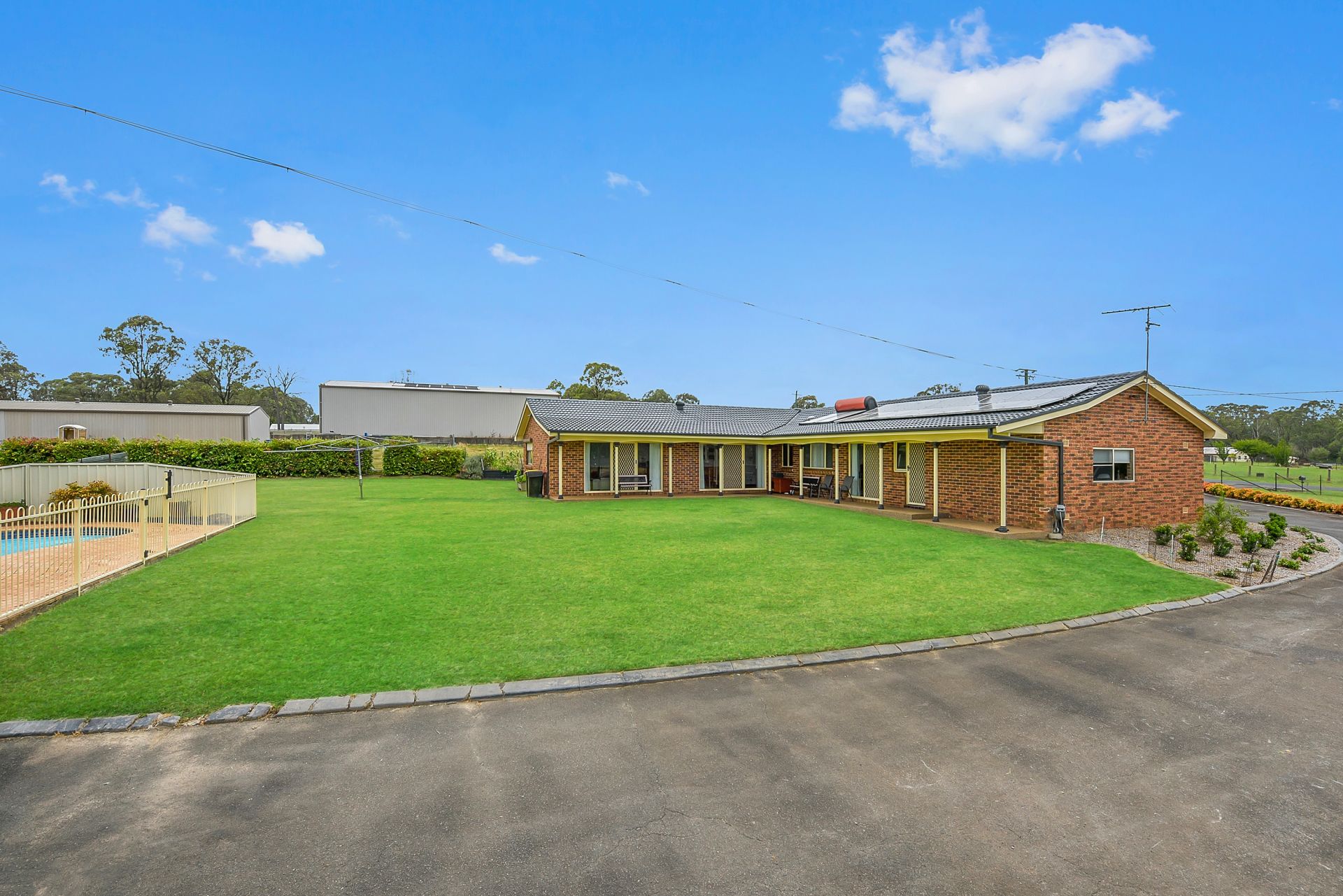 25 Braikfield Avenue, Kemps Creek United Realty