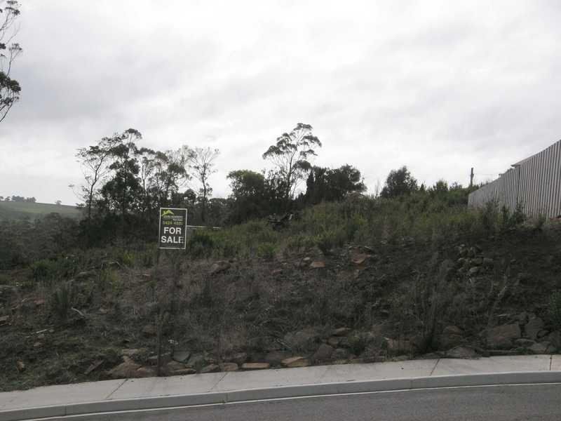 17 Tomarah Crescent, DEVONPORT, Devonport - Thumbnail 3