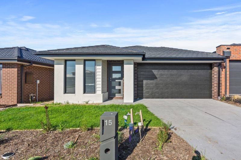 15 Lance Terrace, Cranbourne East