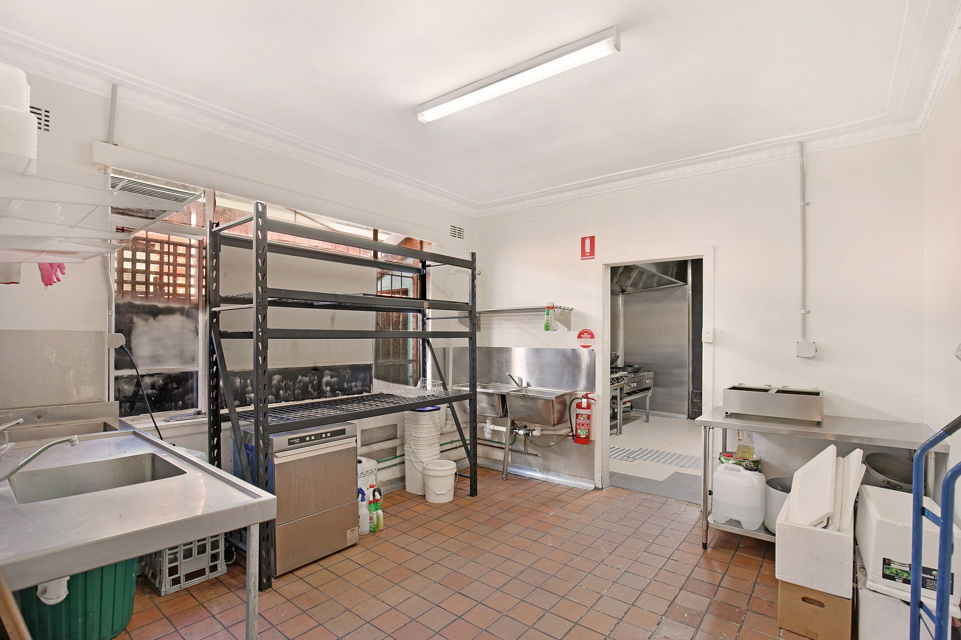 WELL PRICED AND POSITIONED SHOP