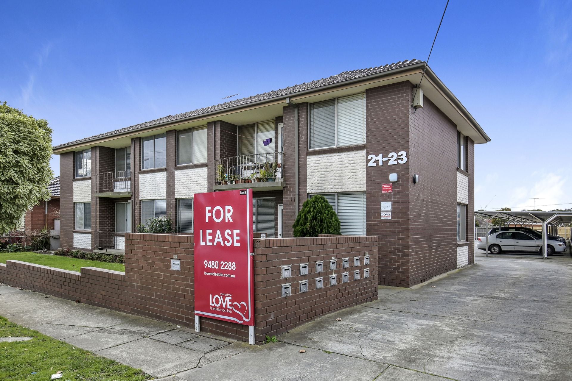Spacious Two Bedroom Apartment in Great Location!