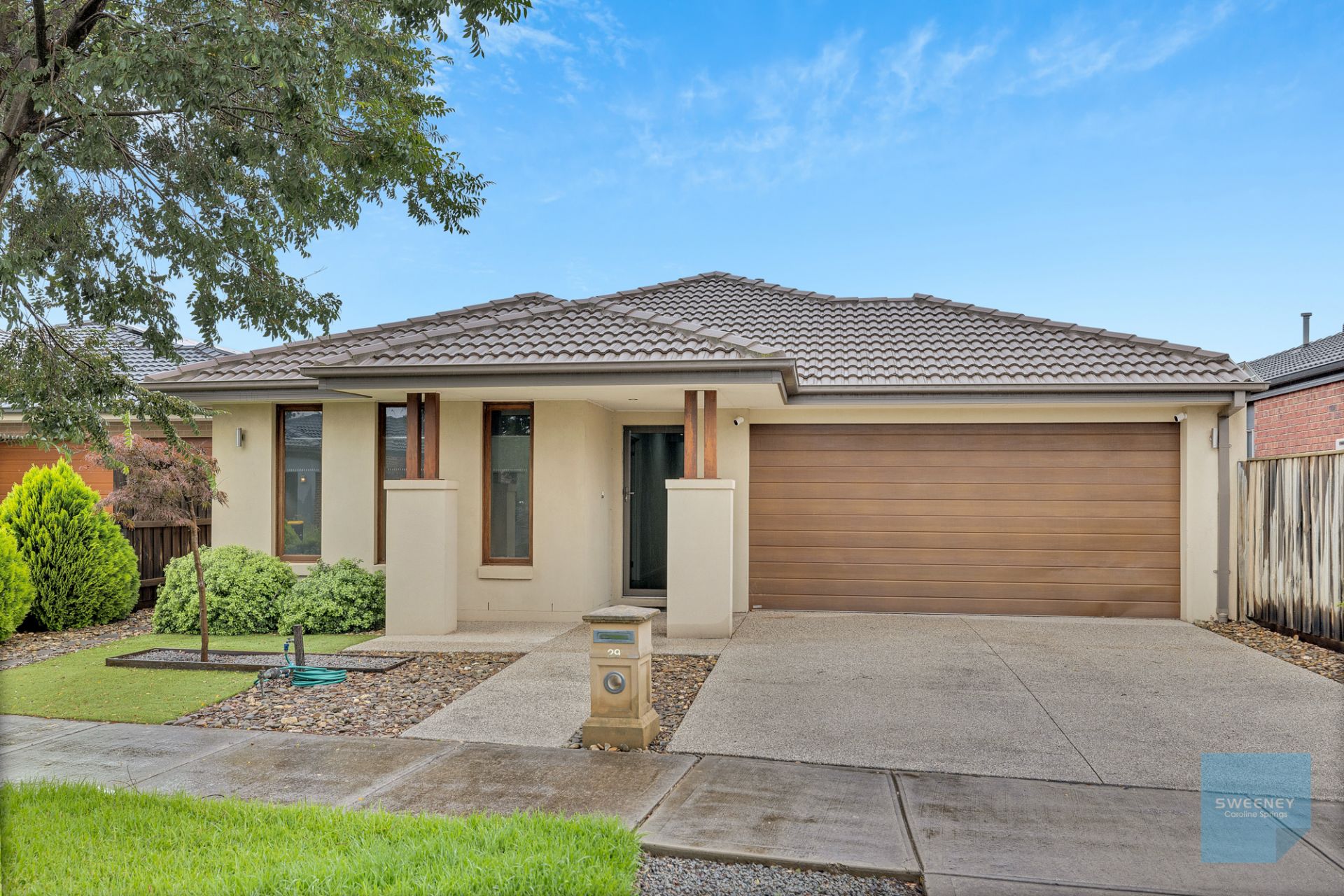 29 Annecy Boulevard, Fraser Rise - Thumbnail 2