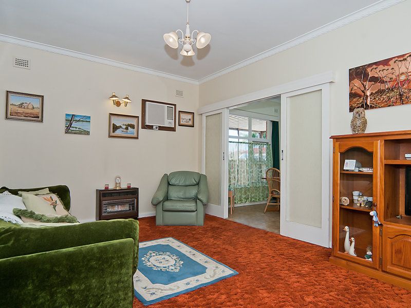 2A Fifth Avenue Semaphore Park 5019