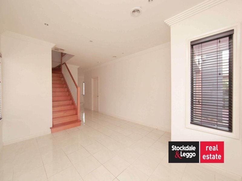 1/2 Leonie Close SOUTH MORANG, South Morang - Thumbnail 6
