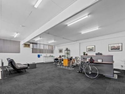 MILTON WAREHOUSE PRICED TO LEASE