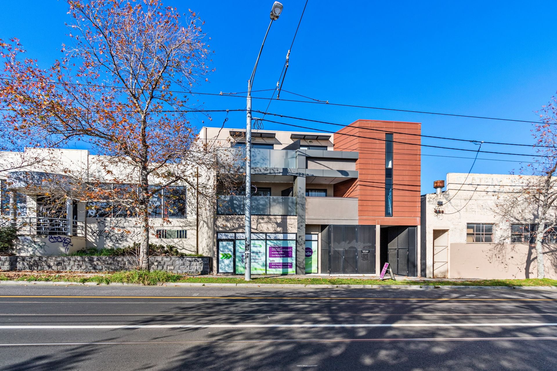 NEAR NEW RETAIL/OFFICE SPACE WITH EXCELLENT EXPOSURE
