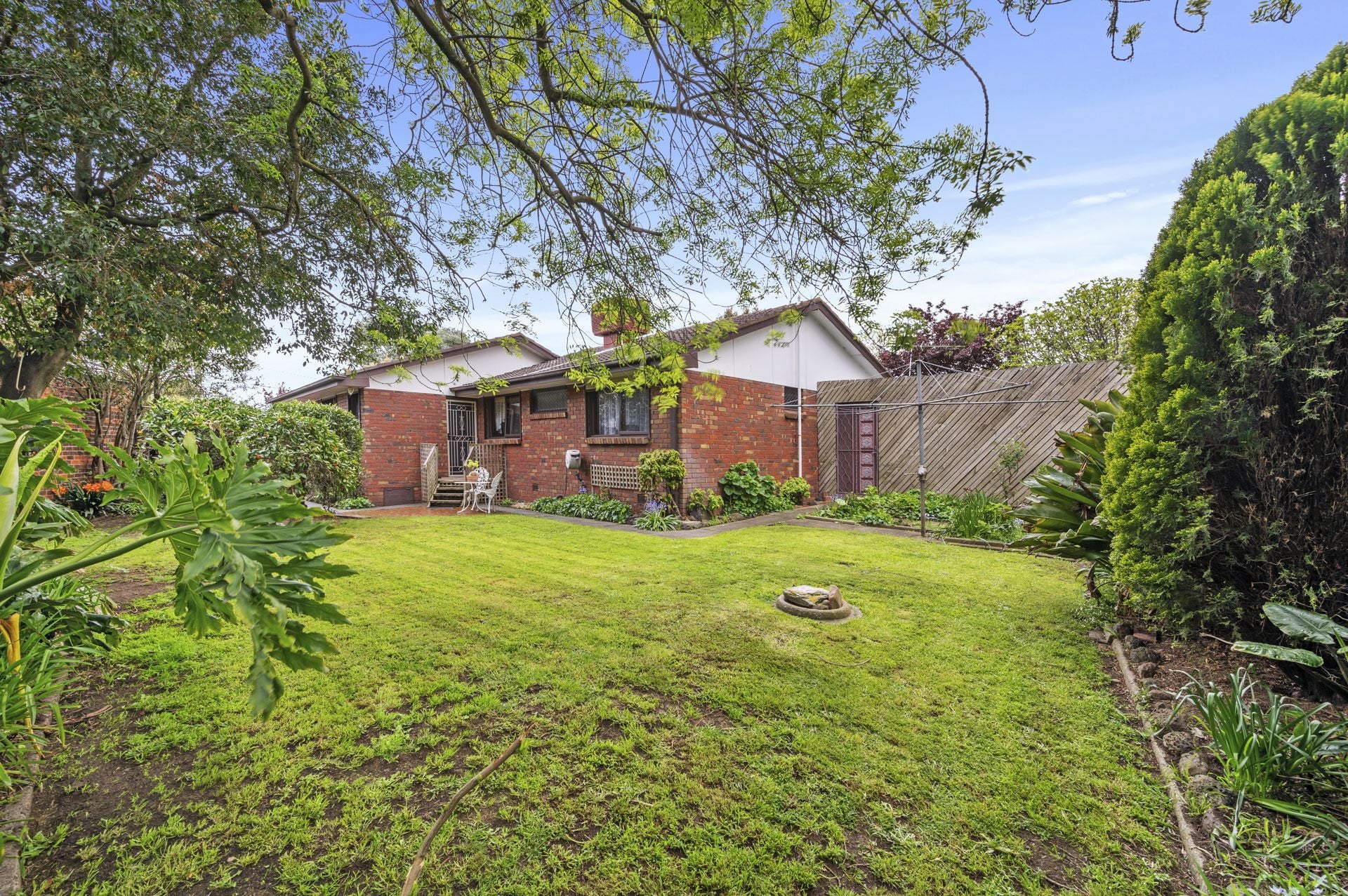 GREAT LOCATION - 4 BEDROOMS