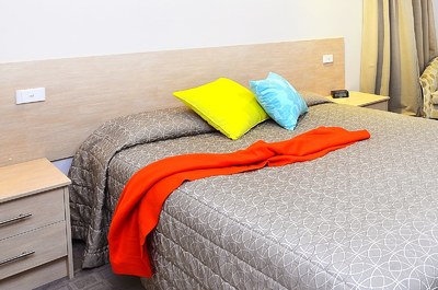 MODERN MOTEL LEASEHOLD FOR SALE - CLOSE TO TOWN CBD - NEW ENGLAND