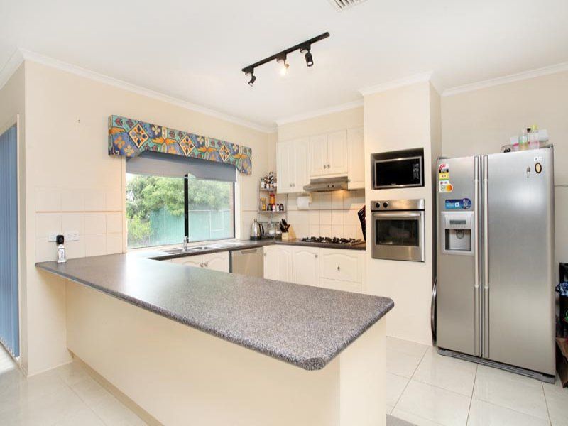 20 King Circuit, Caroline Springs - Thumbnail 3