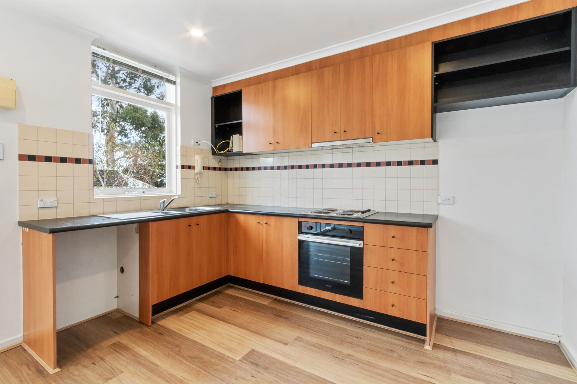 Secure Modern Apartment moments from Pender's Park