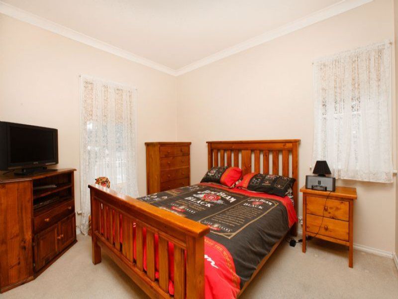 6 Blenheim Way, Caroline Springs - Thumbnail 7