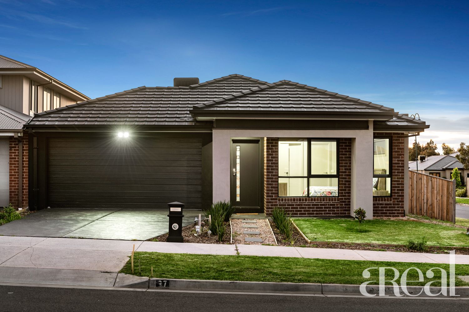 37 Shanahans Drive, Cranbourne North VIC 3977